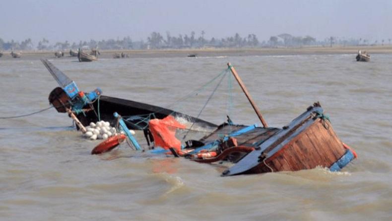 Kapal Terbalik di Tengah Danau, 2 Mayat Ditemukan dan 21 Penumpang Hilang
