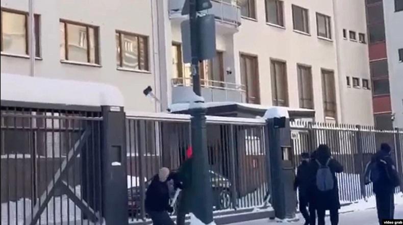 Dilempari Palu oleh Orang Tak Dikenal, Kedubes Finlandia di Moskow Minta Jaminan Keamanan 