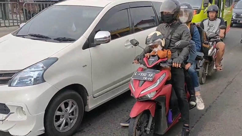 Satu Hari Jelang Natal, Pantura Cirebon Padat Merayap, Tol Cipali Ramai Lancar