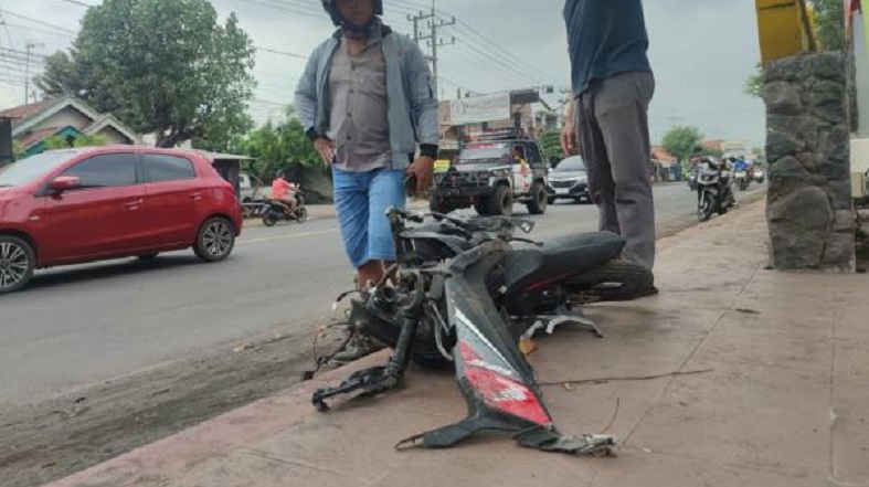 Anggota TNI Bonceng 2 Anaknya Tewas Tersambar Kereta Tawang Alun di Probolinggo