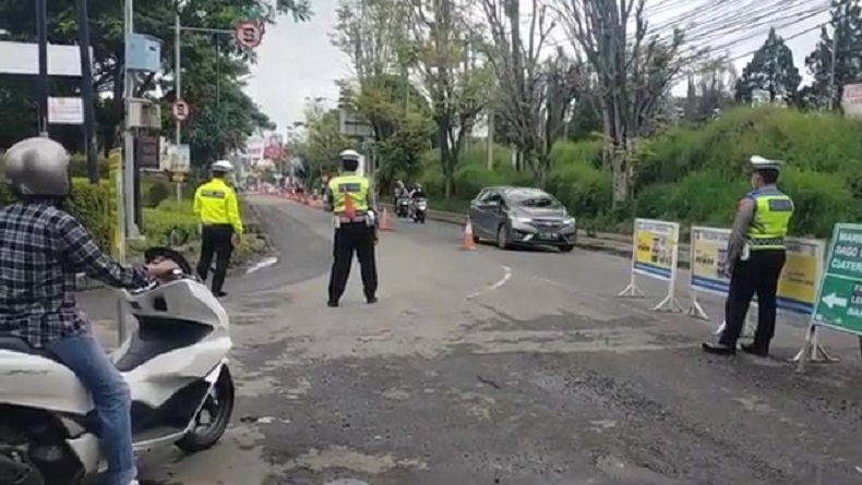 Akses Menuju Objek Wisata Lembang KBB Macet, Berlaku Buka Tutup Jalur 