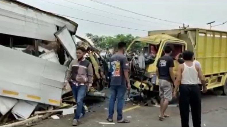 2 Truk Adu Banteng di Cilacap, Sopir dan Kernet Tewas