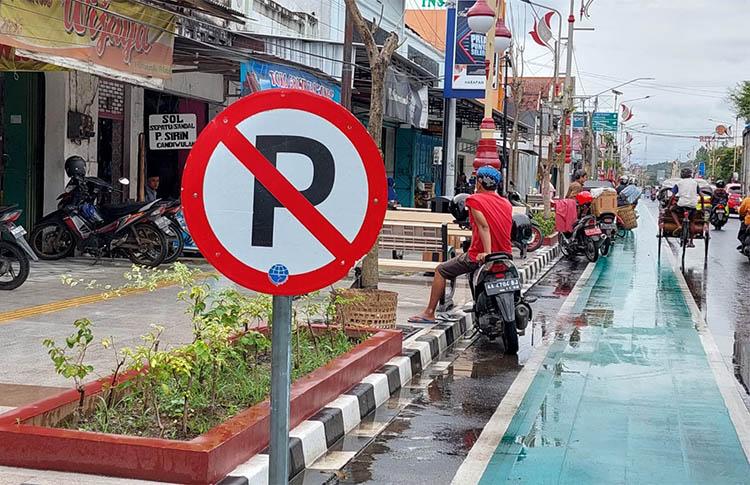 Tata Ruang Kota Kebumen Belum Sempurna, Jalur Sepeda Jadi Lokasi Parkir Kendaraan