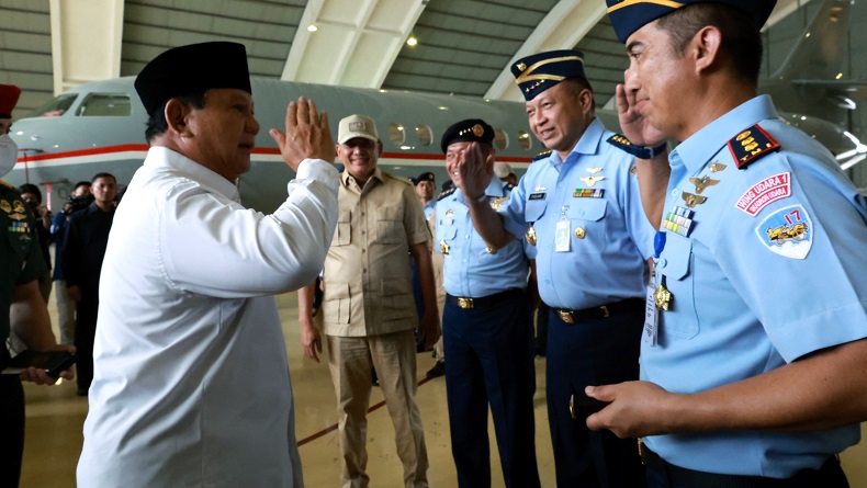 Prabowo Serahkan Dua Unit Pesawat Falcon, Perkuat Skadron Udara 17 TNI AU