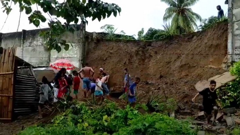 Pagar Tembok Bangunan Setinggi 5 Meter Milik Pengusaha di Sikka Roboh, Timpa Rumah Warga