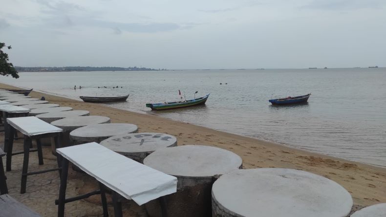 Cuaca Ekstrem Melanda Bangka Barat, Masyarakat Diminta Waspada saat Berwisata di Pantai