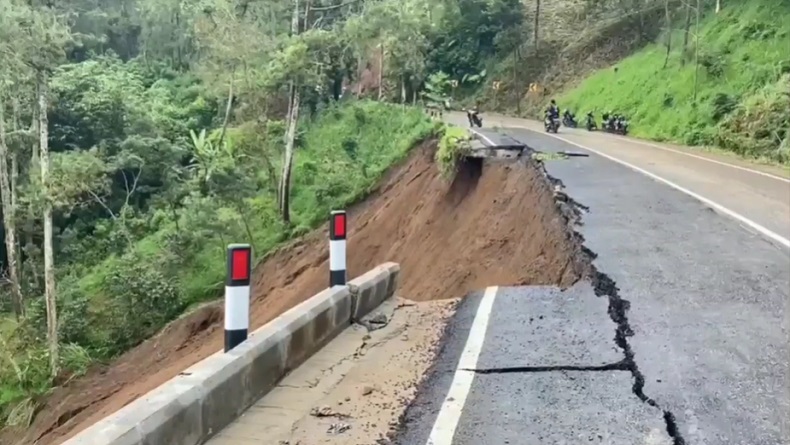 Akses Menuju Gunung Bromo di Pasuruan Diterjang Longsor, Ini Sebarannya