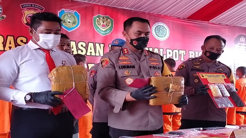 Polisi Tangkap Bandar Narkoba di Indramayu, 3 Kg Ganja Kering Disita 