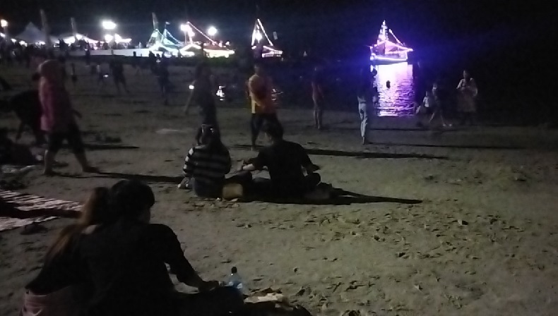 Ribuan Pengunjung Banjiri Pantai Ancol Jelang Tahun Baru 2023: Mau Lihat Pesta Kembang Api