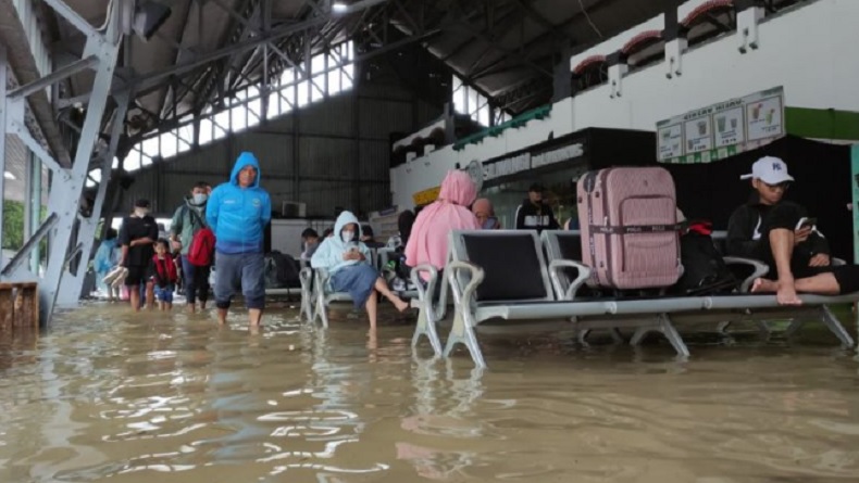 Banjir Semarang, 12 Perjalanan KA di Jalur Utara Jateng Terganggu