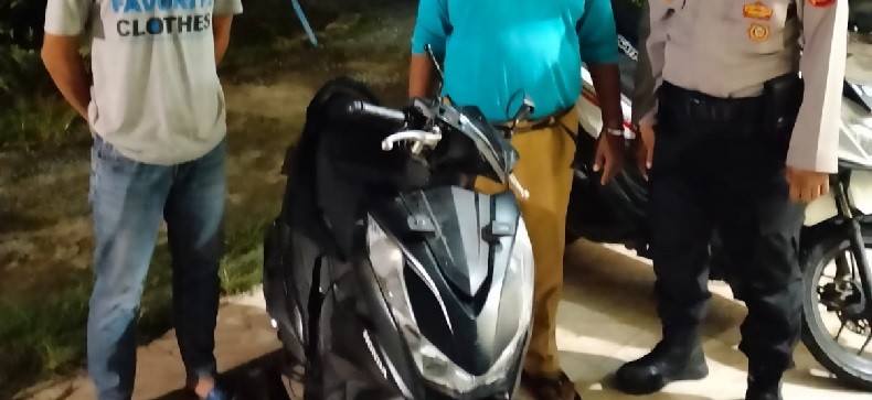 Panik Dipepet Begal, Warga Bekasi Ceburkan Motor ke Kali
