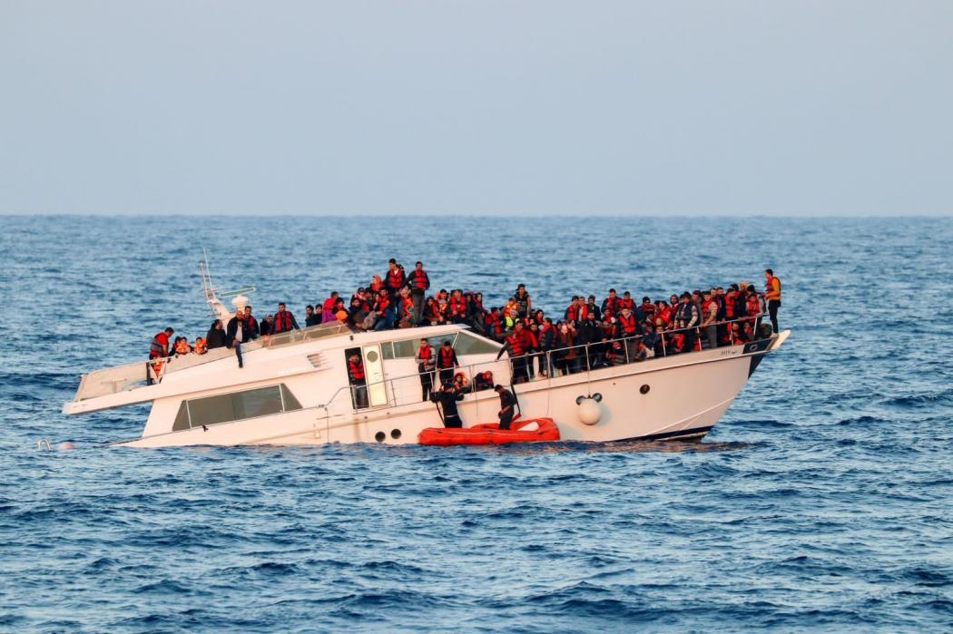KRI Frans Kaisiepo Evakuasi Korban Kapal Tenggelam di Laut Mediterania