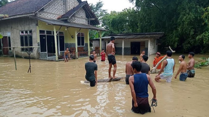 Banjir Sampang, PLN Padamkan Listrik di Lokasi yang Terendam Air