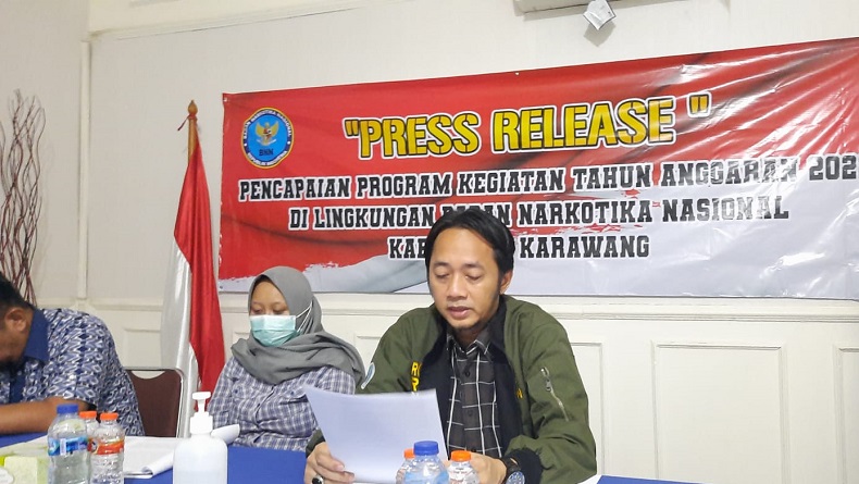 2 Pria Ditangkap BNN Karawang, Dapat Kiriman 1 Kg Ganja lewat Jasa Logistik