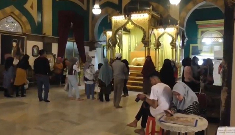 Hari Kedua Tahun 2023, Istana Maimun Medan Ramai Dikunjungi Wisatawan