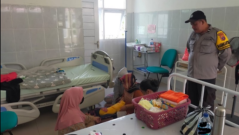 Bayi Laki-laki Terbungkus Kain Cokelat Ditemukan di Belakang Rumah Warga