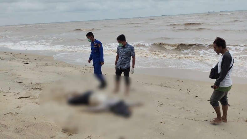 Bangka Barat Geger, Mayat Laki-laki Tanpa Identitas Ditemukan di Tepi Pantai