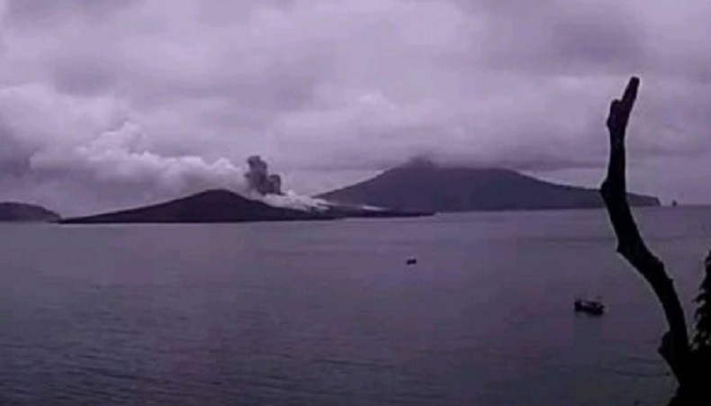 Gunung Anak Krakatau Erupsi, Pemprov Lampung Minta Warga Tenang dan Waspada