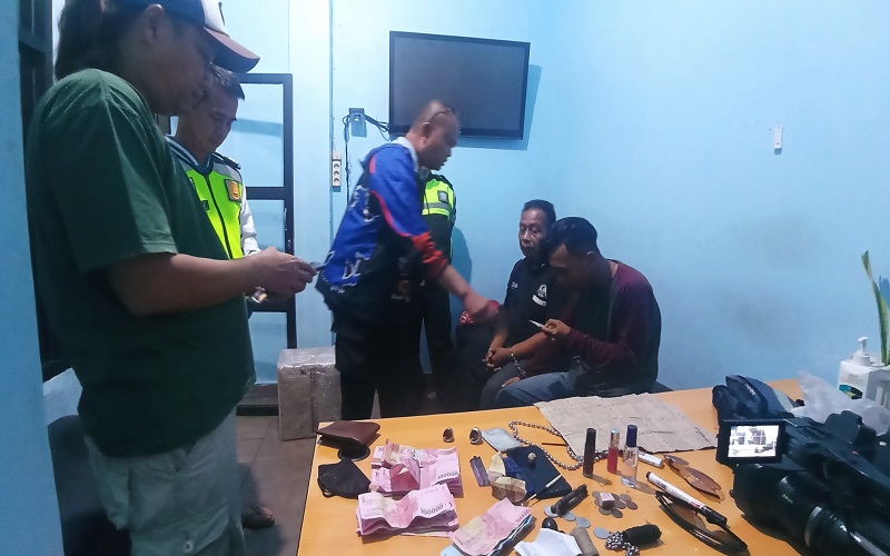 Kacau! Bapak-Anak di OKU Kompak Jadi Penipu Modus Dukun Palsu