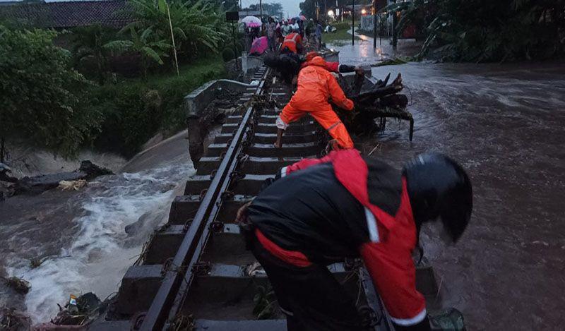 Sempat Terhambat akibat Banjir, Jalur Prupuk-Slawi Dapat Dilalui KA dengan Kecepatan Normal