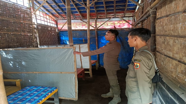 Satpol PP Pemalang Razia Warung Gubuk di Pantai Widuri, Ditemukan Kondom