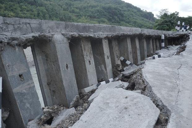 Bupati Bantul Sebut Perbaikan Jalan Ambles di Sriharjo Tak Terburu-buru, Tunggu Kajian Pakar