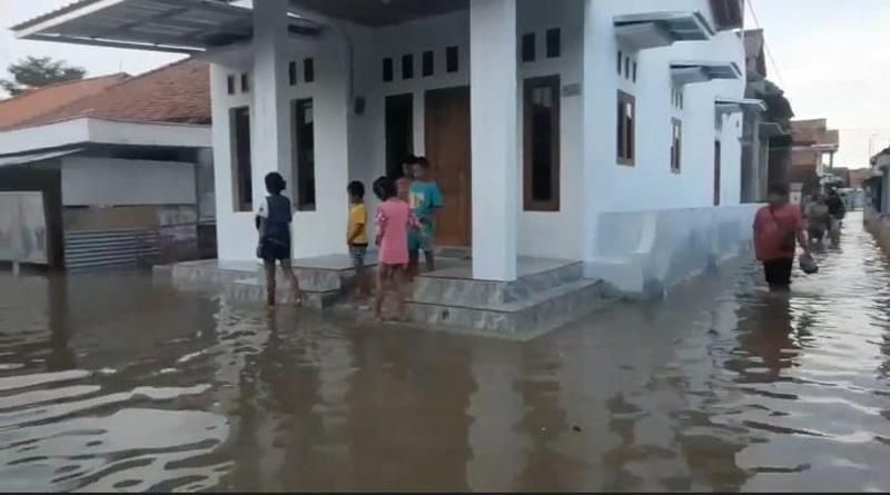 Sungai Kemiri Meluap, Ratusan Rumah di Tegal Tergenang Banjir