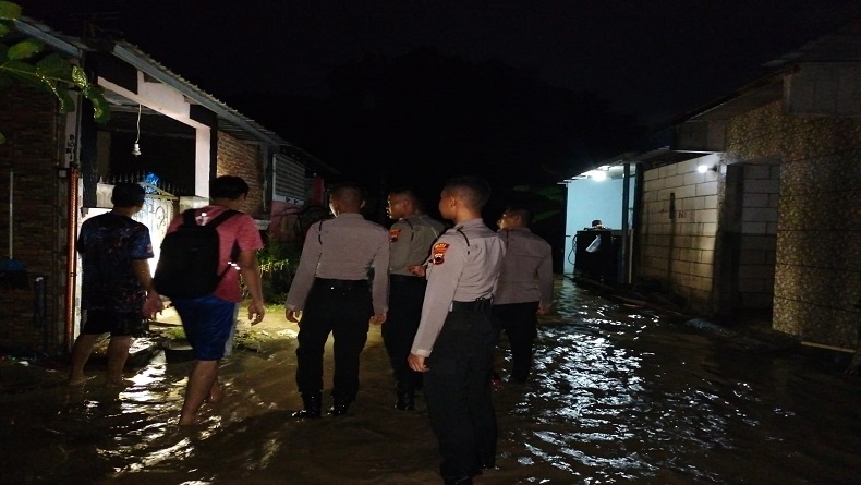 Banjir akibat Tanggul Kali Babon Jebol, Ratusan Warga Demak Dievakuasi