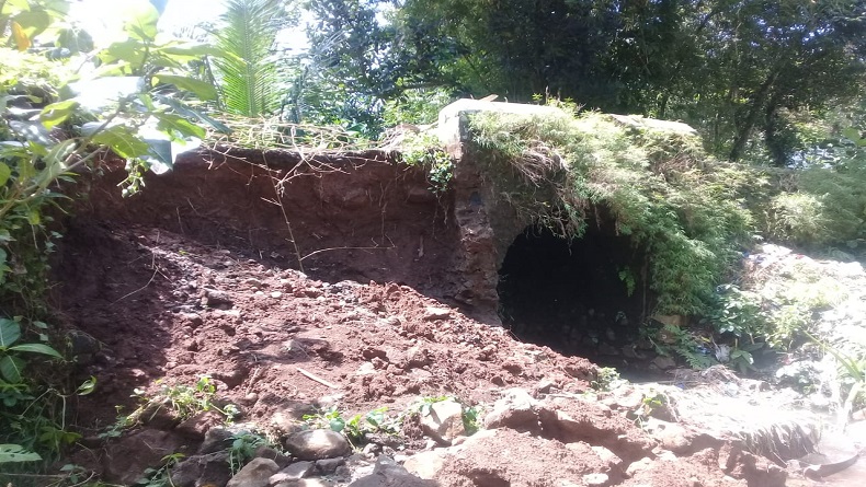 Diguyur Hujan Deras, Jalan Desa di Pemalang Longsor