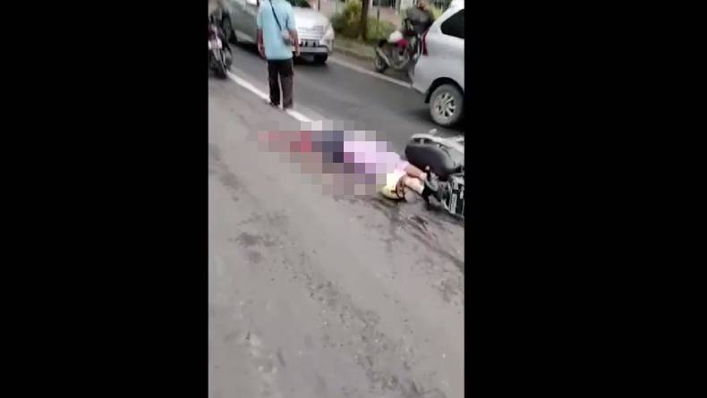 Tragis, Pemotor Perempuan di Medan Tewas Terlindas Truk akibat Ngebut