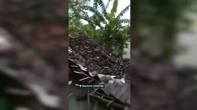 Hujan Disertai Angin Kencang Rusak 45 Rumah di Bojonegoro, 1 Orang Luka