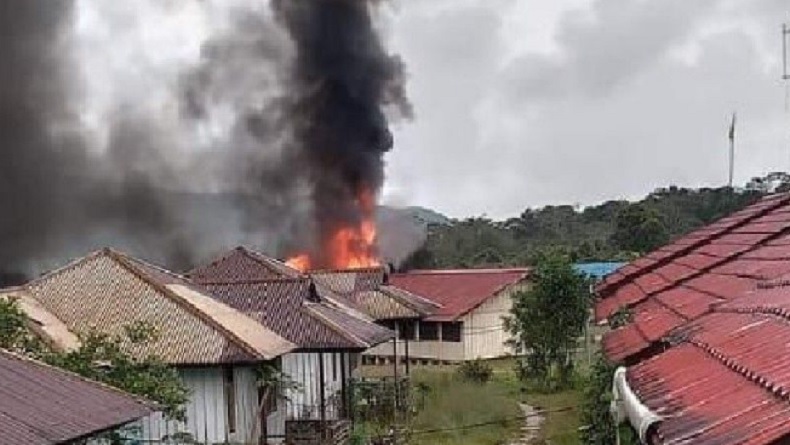 Terungkap, KKB Bakar Sekolah dan Tembaki Pesawat di Pegubin Pimpinan Nelson Mimin