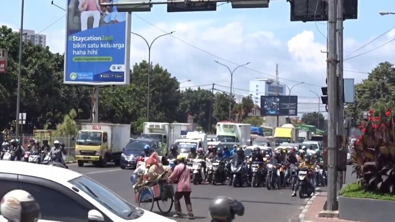 Warga Keluhkan Lampu Merah Soetta-Ibrahim Adji Kiaracondong Bandung Terlalu Lama