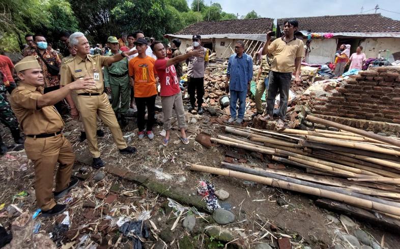  Ganjar Perintahkan Seluruh Kades Patroli Tanggul Antisipasi Banjir Bandang di Jateng