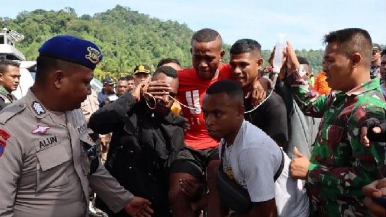 TNI Kerahkan Helikopter Bell Cari Prajurit Hilang Kecelakaan Laut di Yapen, 2 Tewas
