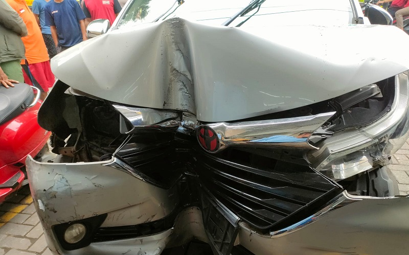 Sopir Ngantuk, Mobil Tabrak Motor hingga Gerobak Gorengan di Babelan Bekasi