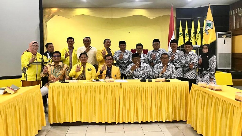 PGRI Jabar Silaturahmi ke Markas Golkar, Kang Ace: saatnya Guru Pulang ke Rumah Sendiri
