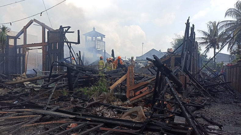 Api yang Membakar RM Ampera Padam, Bangunan Ludes Rata Tanah