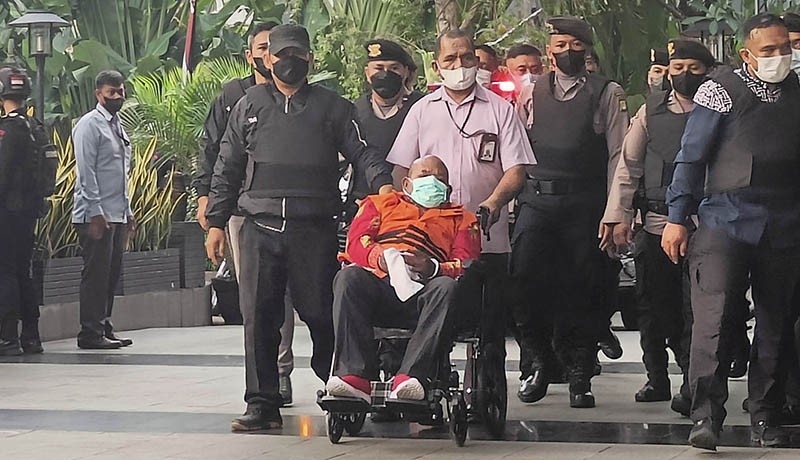 KPK Ungkap Lukas Enembe Bisa Jalan hingga Baca Tabloid, Bantah Kondisinya Drop
