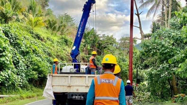 Cuaca Ekstrem, Ini Daerah Terdampak hingga Pasokan Listrik Terhenti
