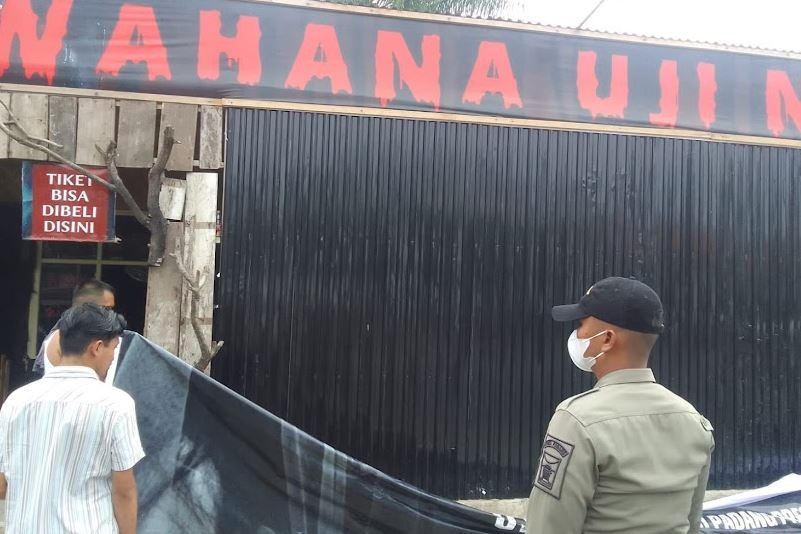 Bikin Gaduh Warga Padang, Pemilik Wahana Uji Nyali Pengabdi Setan Minta Maaf