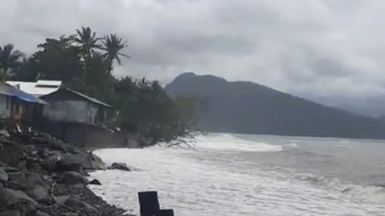 BMKG Ingatkan Warga Waspadai Gelombang Tinggi dan Banjir di Pesisir Sangihe hingga Sitaro 