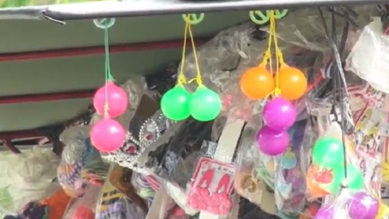 Lato-Lato Dilarang di Sekolah, Omzet Pedagang Mainan Langsung Turun