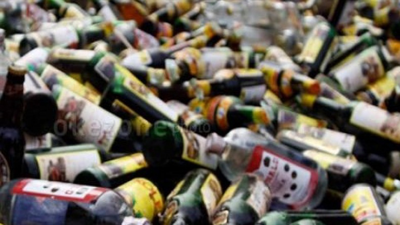 Ciptakan Kamtibmas, Polisi Gelar Razia Miras di Sejumlah Warung di Manado