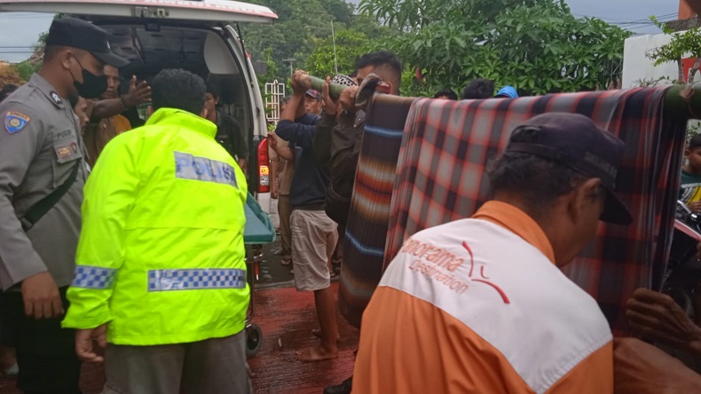 Petani Cabai Banyuwangi Tewas Tersambar Petir saat Terima Telepon di Tengah Hujan