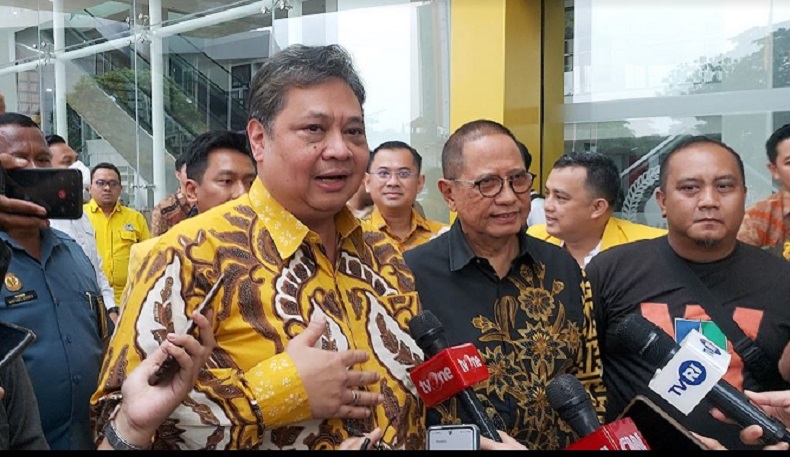 Airlangga Bertemu dengan Ridwan Kamil, Bahas Posisi di Golkar