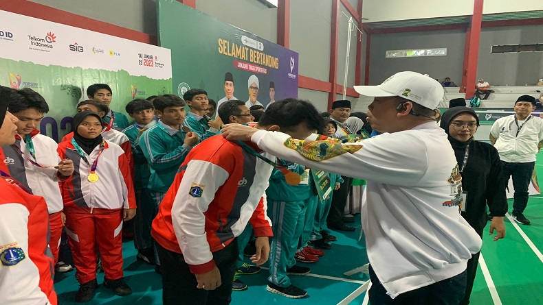 Hadiri Final Bulu Tangkis Porseni NU, Ini Pesan Nusron Wahid kepada Para Juara