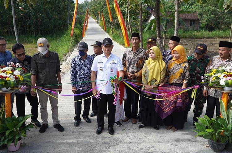 Warga Gunungkidul Perantauan Saweran Bangun Jalan Lingkungan