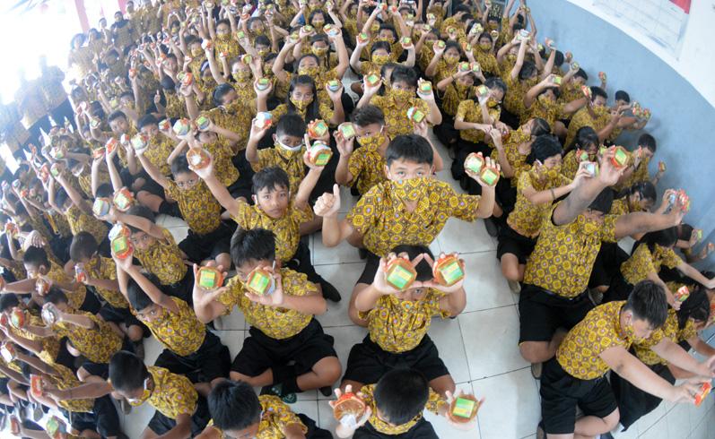 Cerianya Ratusan Siswa Kuncup Melati Semarang Dapat Kue Keranjang Gratis Jelang Imlek