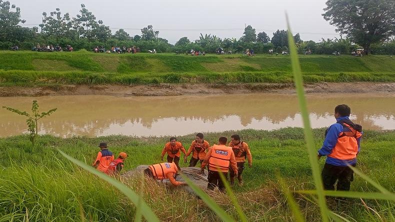 Warga Jatitujuh Majalengka Hilang Tenggelam, Sempat Lambaikan Tangan Minta Tolong    